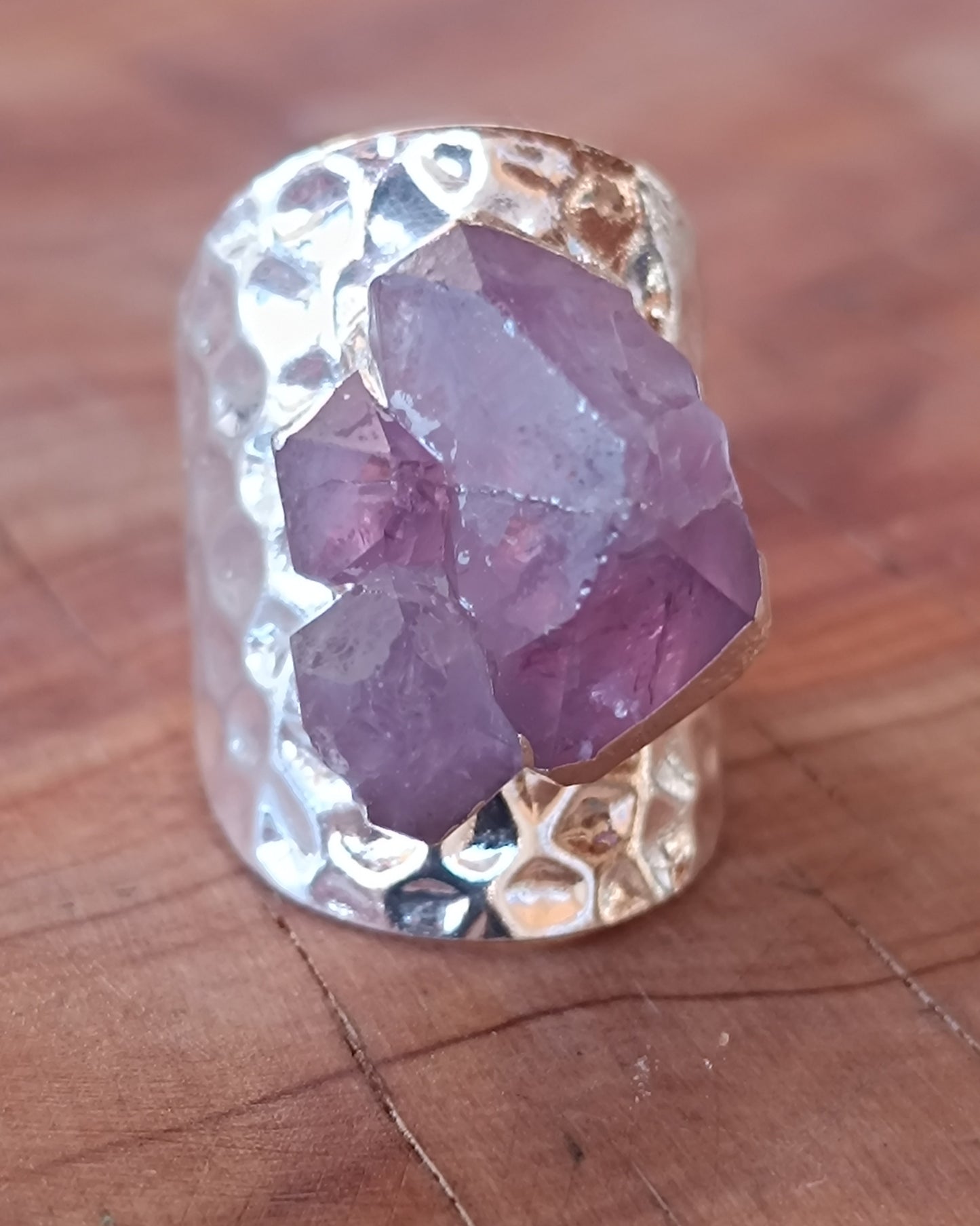 ANILLO DE DRUSA DE AMATISTA BASE CHAPADA EN PLATA